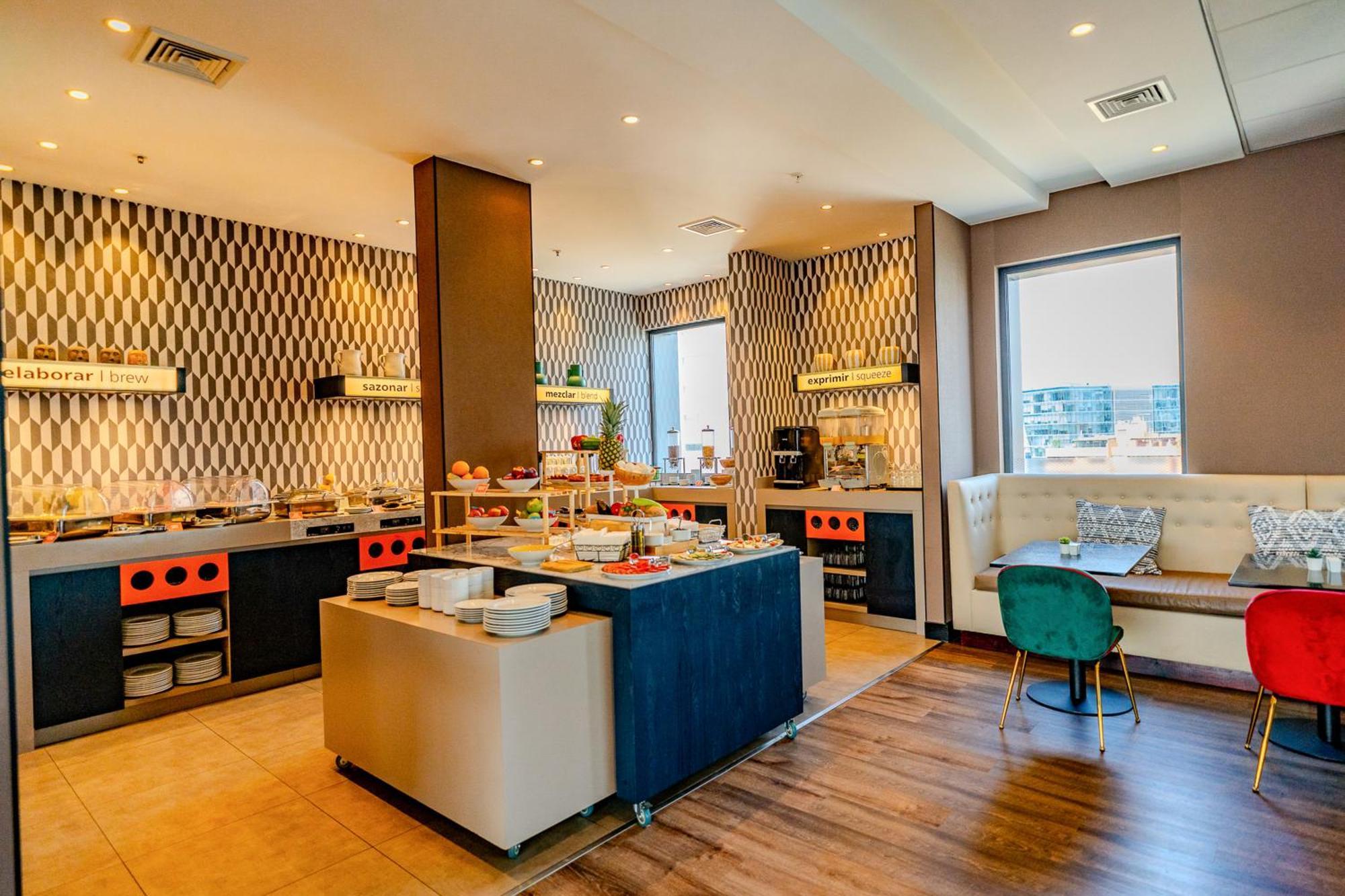Hampton By Hilton Santiago Las Condes Bagian luar foto