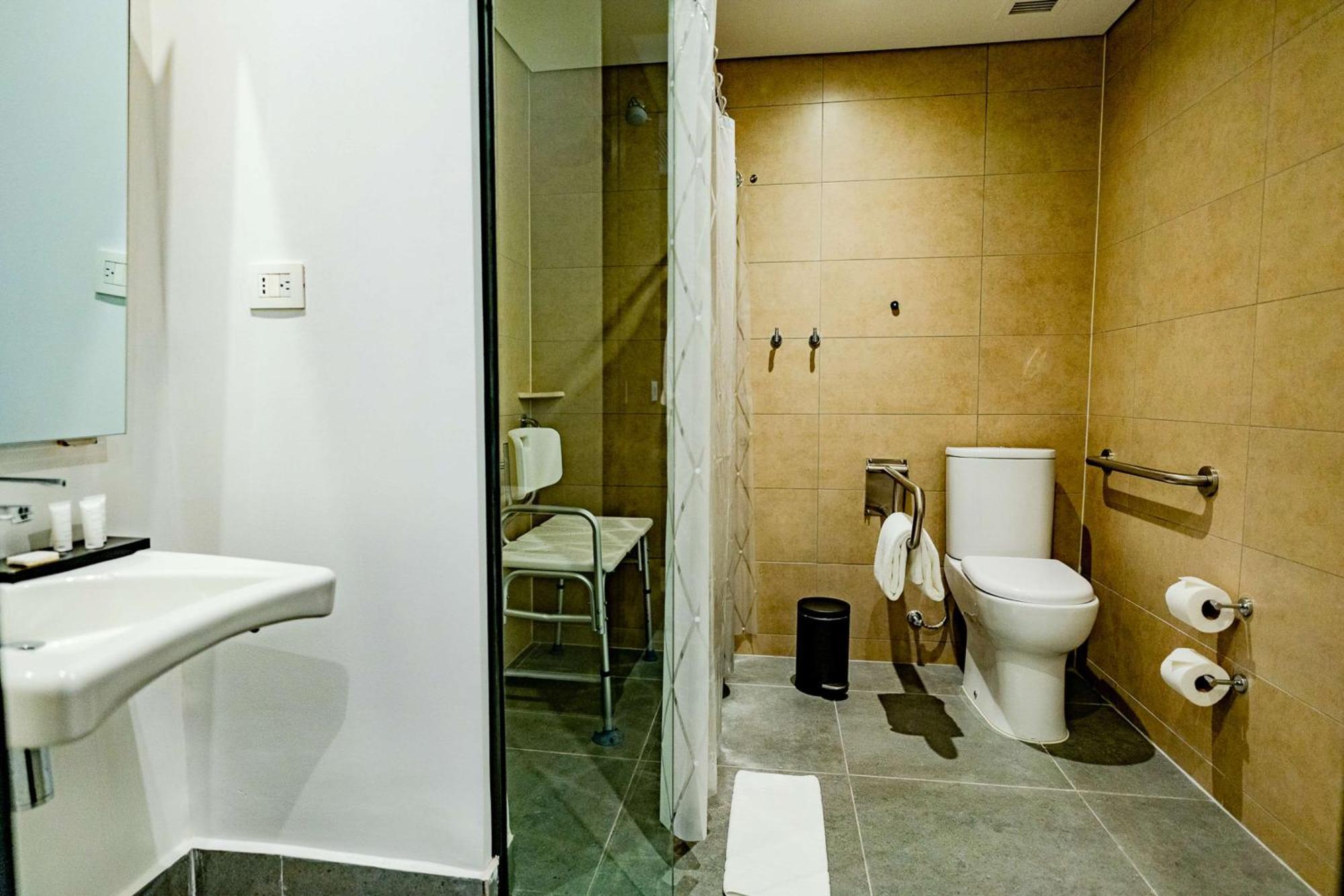 Hampton By Hilton Santiago Las Condes Bagian luar foto