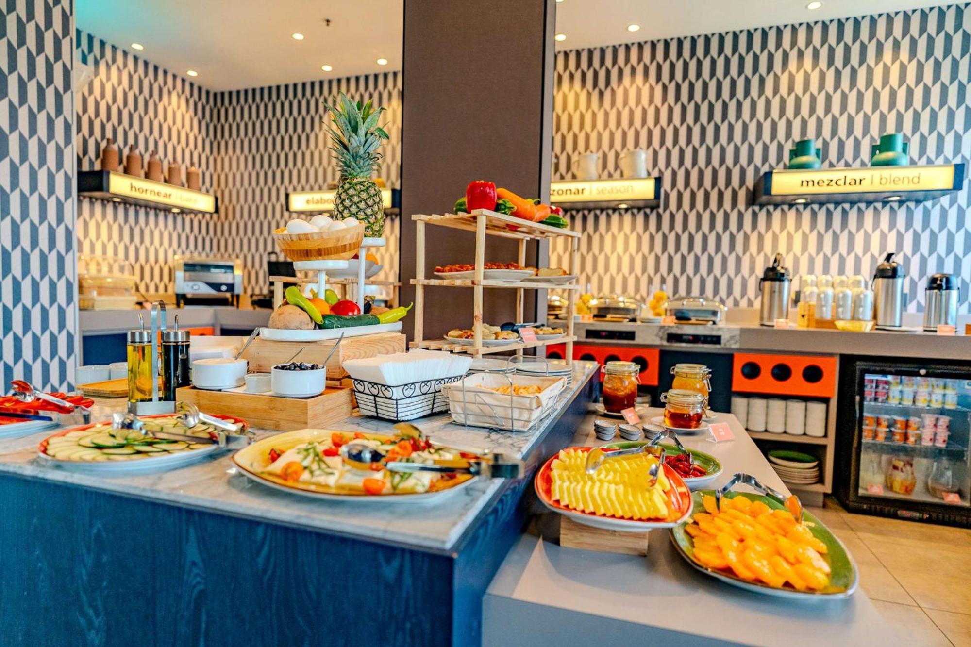 Hampton By Hilton Santiago Las Condes Bagian luar foto