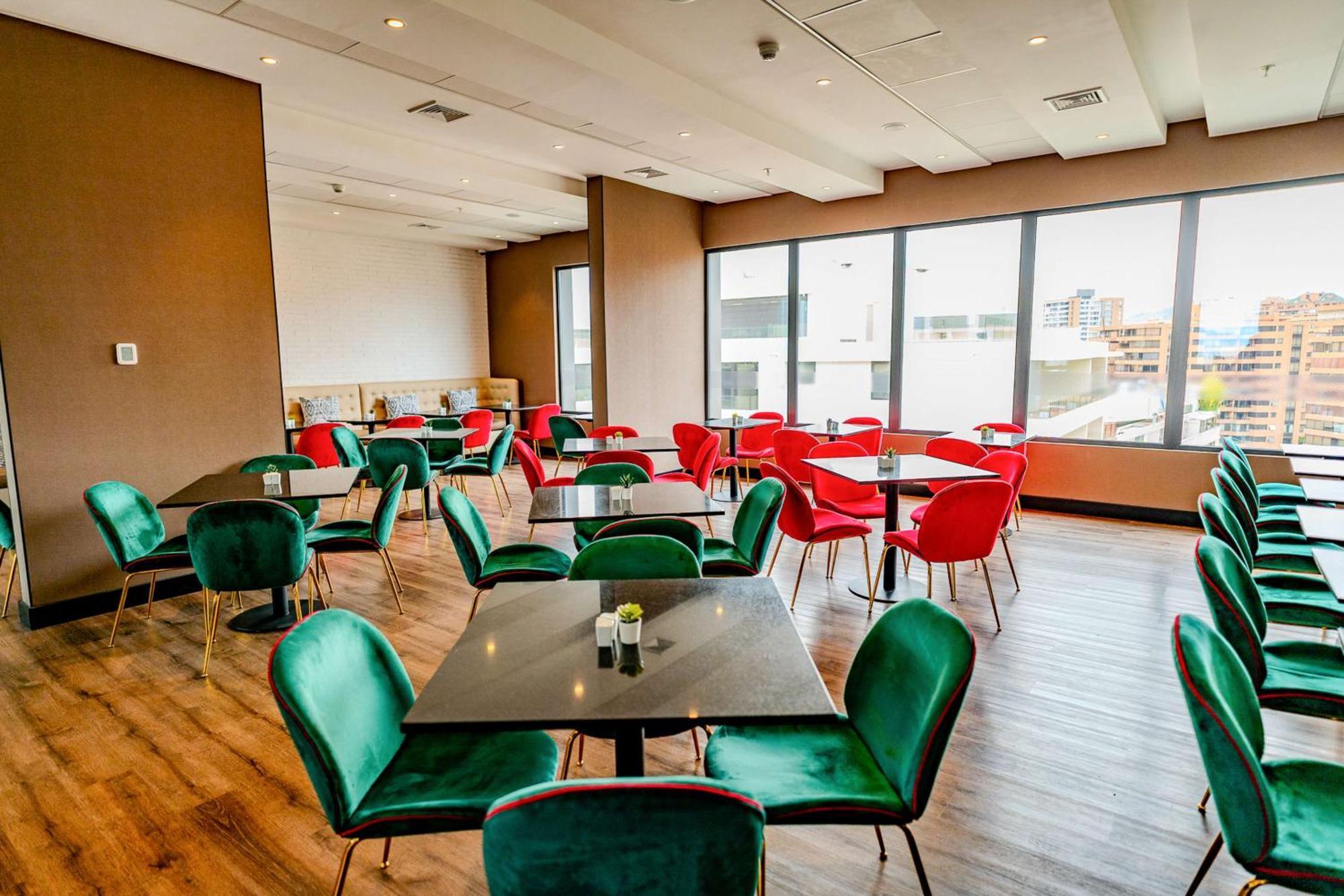 Hampton By Hilton Santiago Las Condes Bagian luar foto