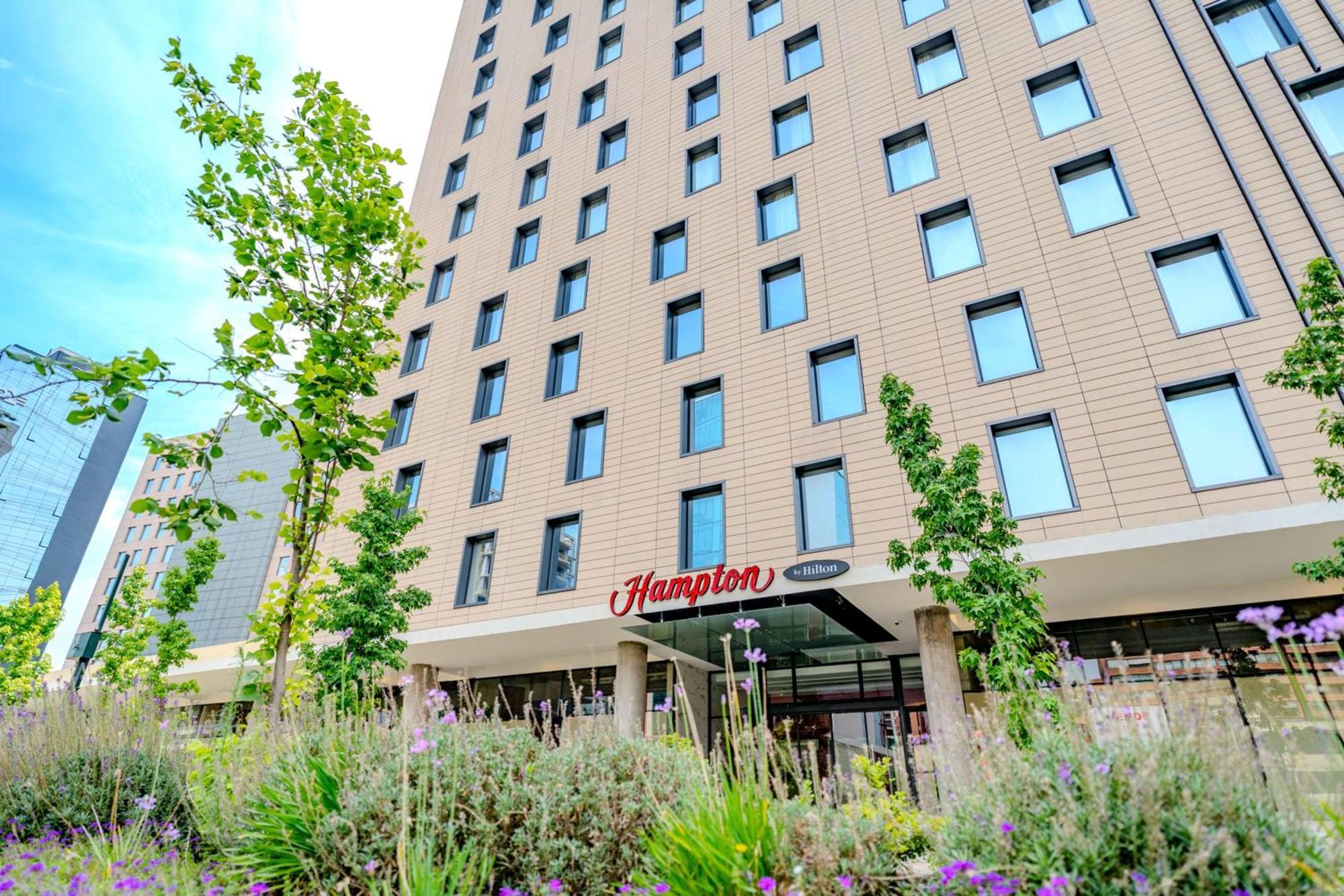 Hampton By Hilton Santiago Las Condes Bagian luar foto
